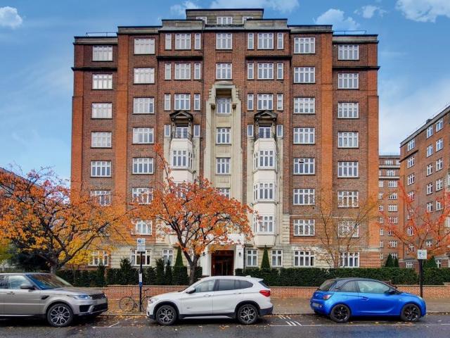 Flat for sale in St. John's Wood, Greater London