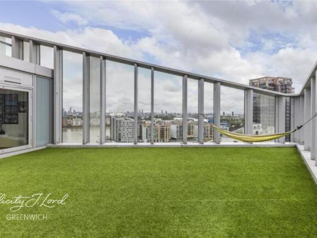 Flat for sale in Greenwich Town Centre, Greater London
