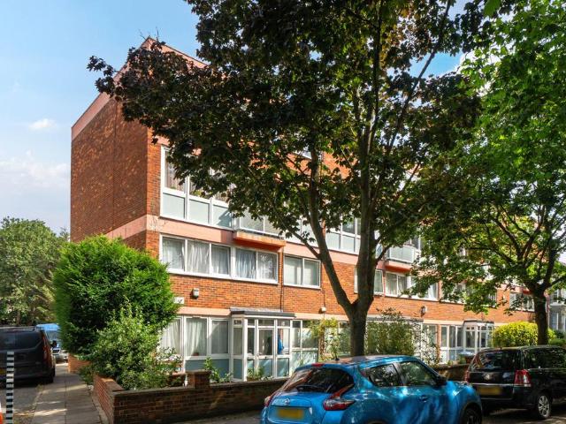 Flat for sale in East Greenwich, Greater London