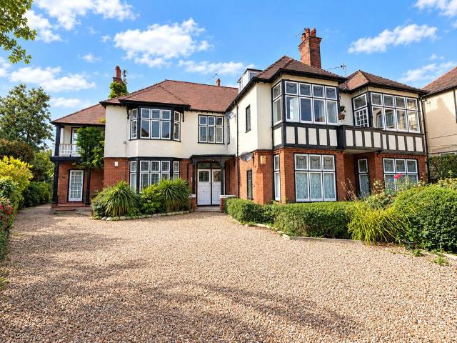 Flat for sale in Leigh on Sea, Southend-on-Sea