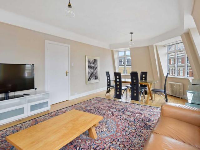 Flat for sale in Marylebone, Greater London