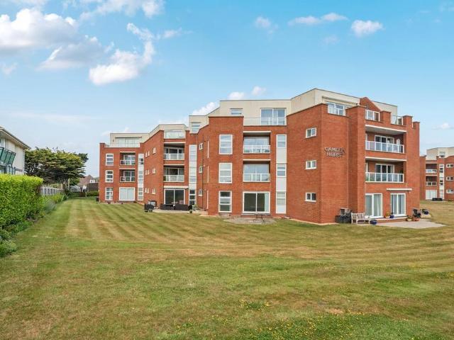 Flat for sale in Milford-on-Sea, Ashurst Bridge