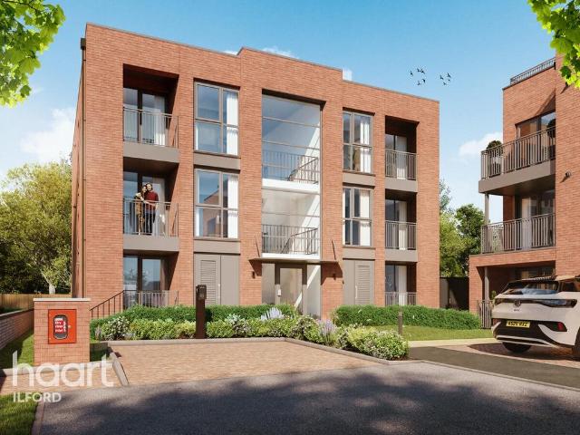 Flat for sale in Newbury Park, Greater London