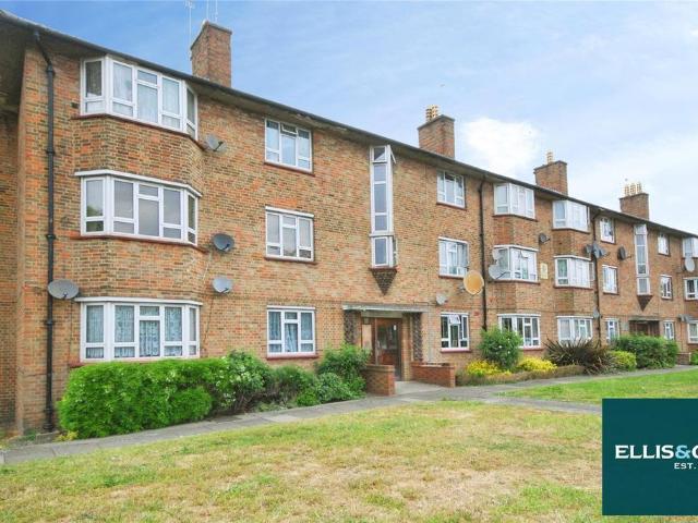 Flat for sale in Golders Green, Greater London