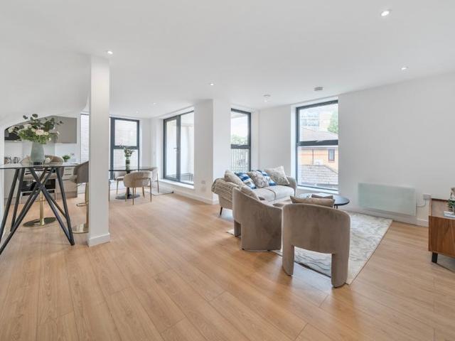 Flat for sale in London Borough of Lewisham, New Cross