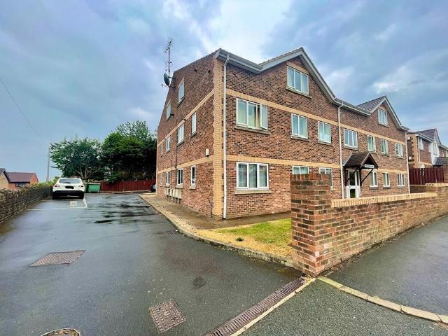 Flat for sale in Pudsey, West Yorkshire