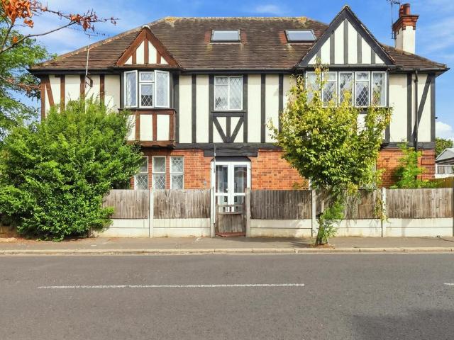 Flat for sale in Milton, Alton Barnes