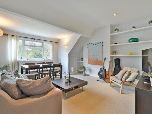Flat for sale in Mapesbury, Greater London