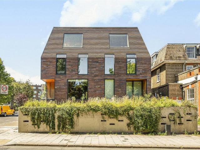 Flat for sale in Peckham, Greater London