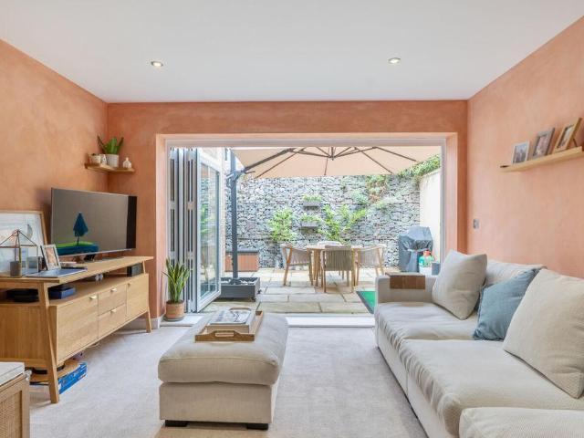 Flat for sale in London Borough of Croydon, Greater London