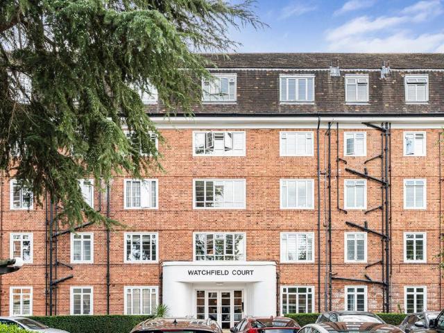 Flat for sale in Grove Park, Greater London