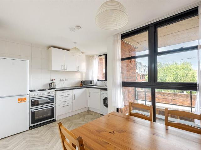 Flat for sale in Lillington Gardens Estate, Pimlico