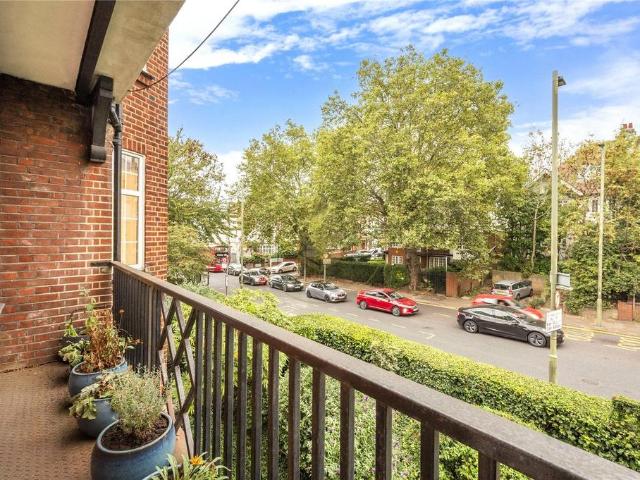 Flat for sale in Golders Green, Greater London