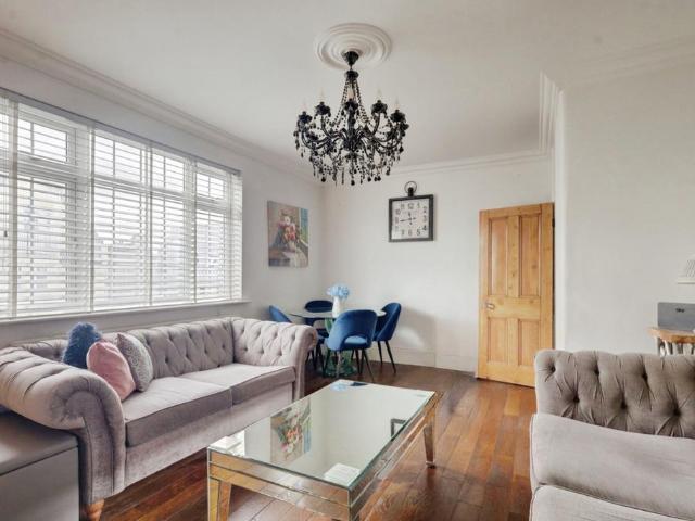 Flat for sale in Alton Barnes, Essex