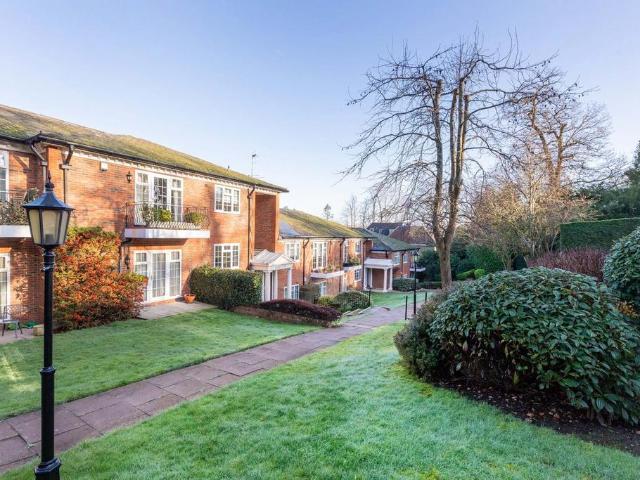 Flat for sale in Gerrards Cross, Denham