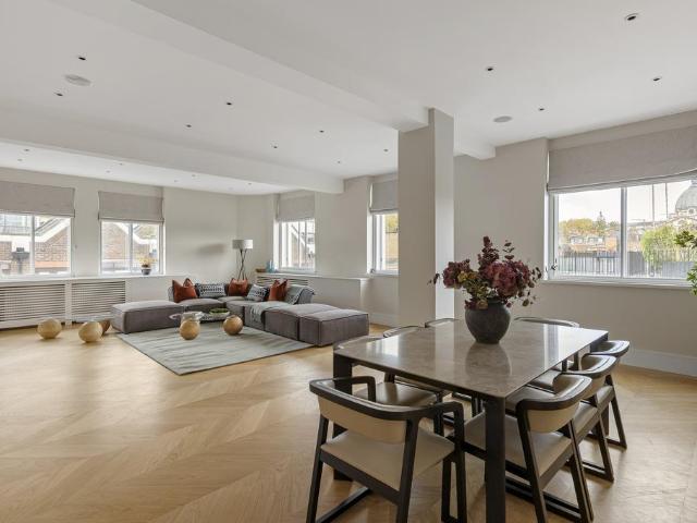 Flat for sale in Knightsbridge, Greater London