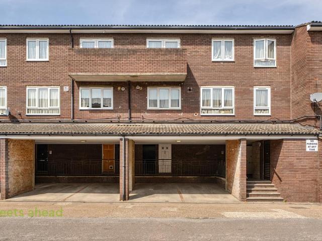 Flat for sale in Roundshaw, Greater London
