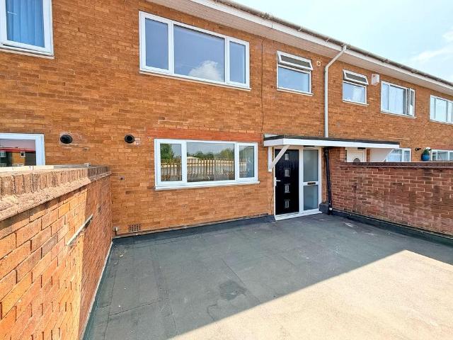 Flat for sale in Landywood, Great Chatwell