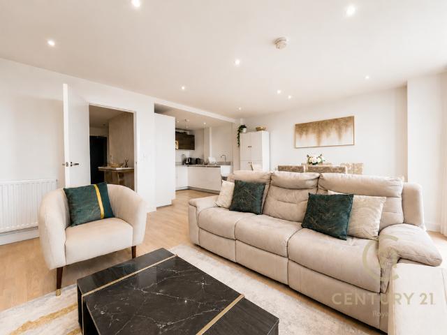 Flat for sale in Royal Borough of Kingston upon Thames, Greater London