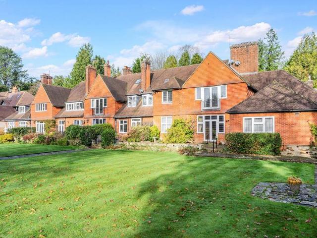 Flat for sale in Walton On The Hill, Red Hill