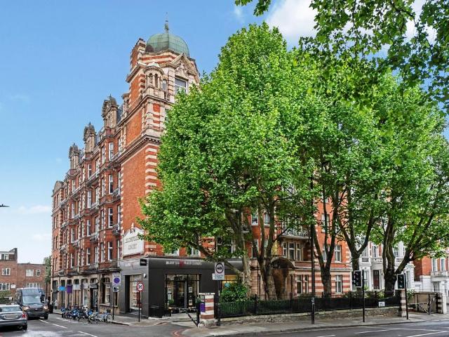 Flat for sale in St. John's Wood, Greater London