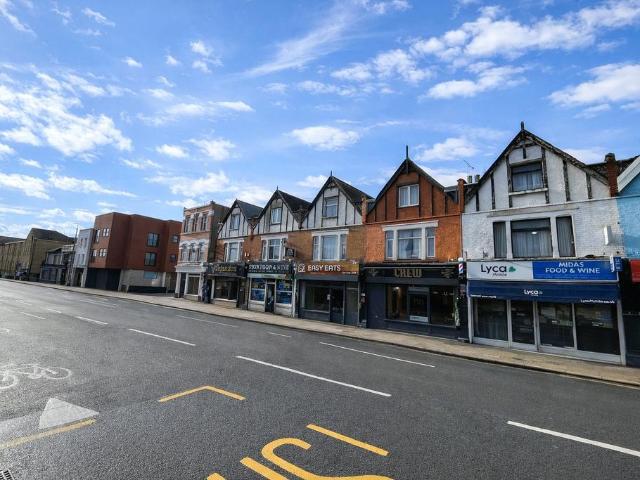 Flat for sale in London Borough of Hounslow, Spring Grove
