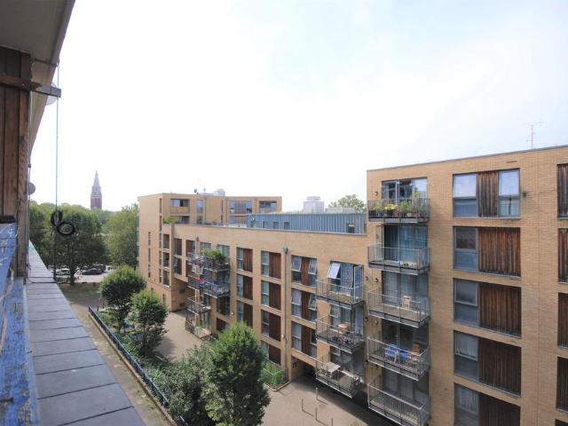 Flat for sale in Camberwell, Greater London