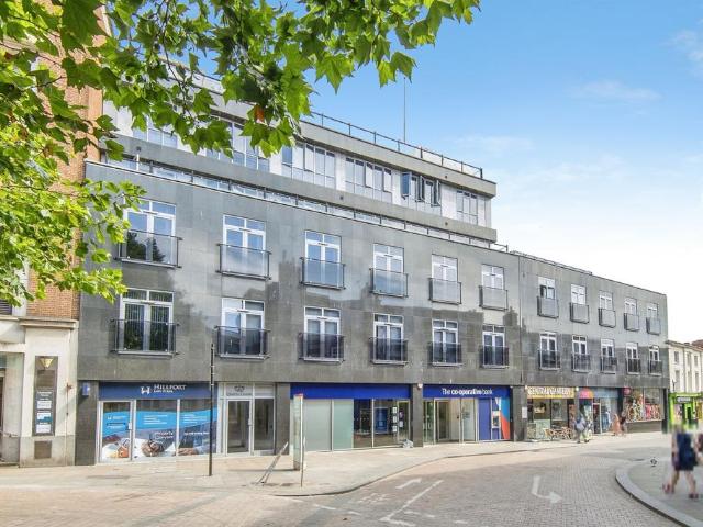 Flat for sale in Key Street, Suffolk