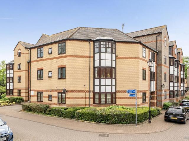 Flat for sale in Reading