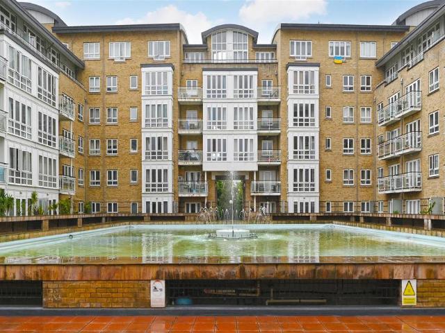 Flat for sale in Isle Of Dogs, Isle Of Man