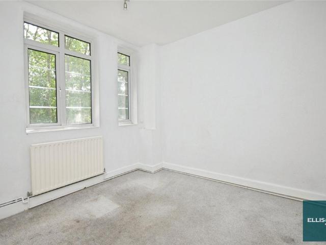 Flat for sale in Hendon, Greater London