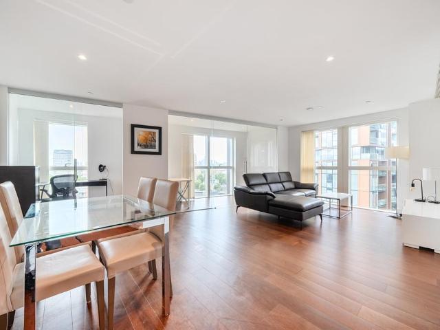 Flat for sale in Isle Of Dogs, Greater London