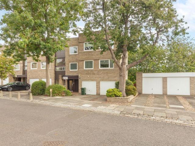 Flat for sale in Jesmond, Tyne And Wear