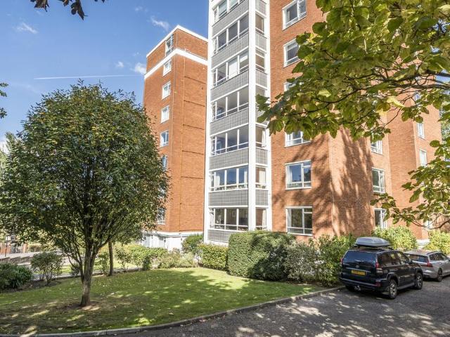 Flat for sale in London Borough of Lewisham, Forest Hill