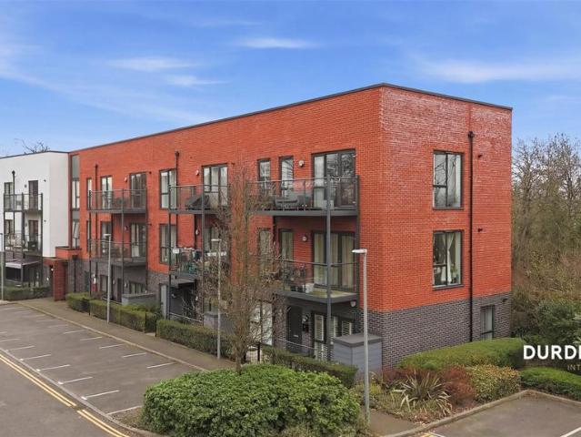 Flat for sale in Harold Wood, Greater London