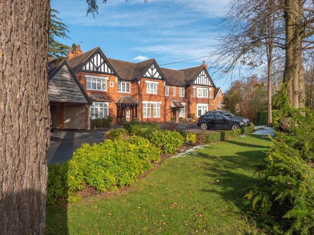 Flat for sale in Alderminster, Warwickshire