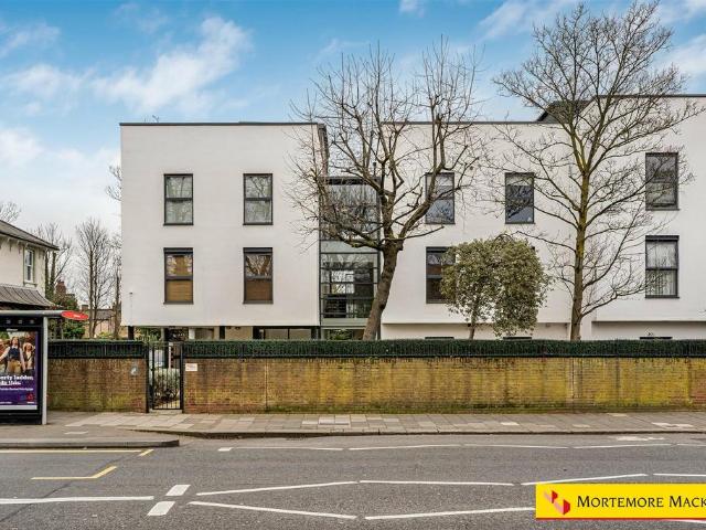 Flat for sale in Winchmore Hill, Palmers Green