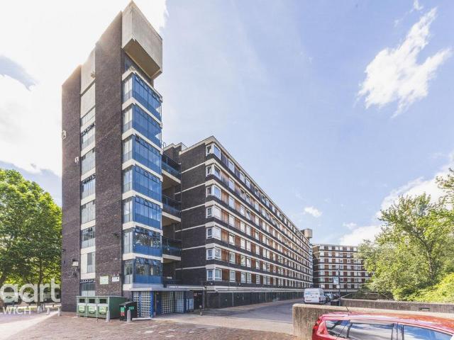 Flat for sale in Camberwell, Greater London