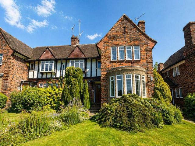Flat for sale in Hampstead Garden Suburb, Greater London