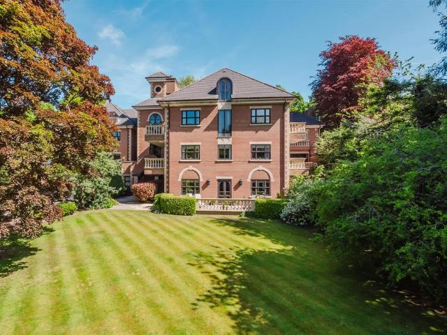 Flat for sale in Altrincham, Trafford