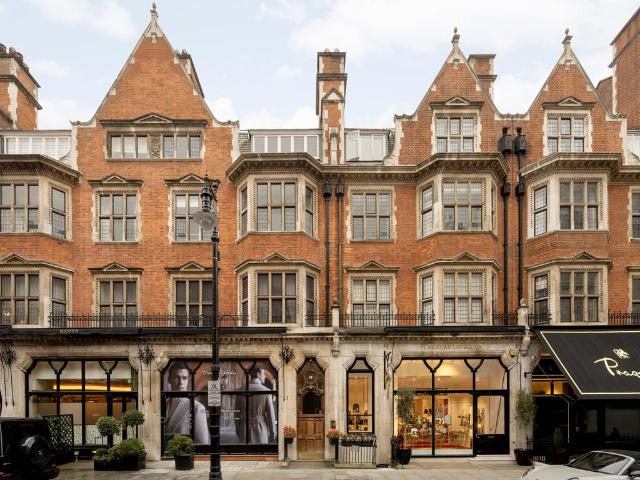 Flat for sale in Mayfair, Greater London