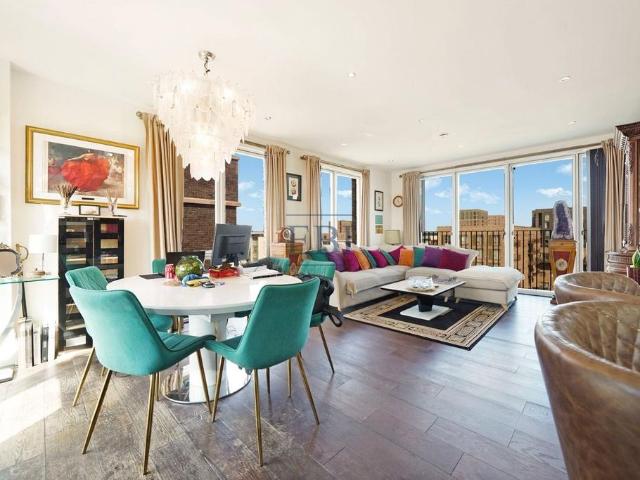 Flat for sale in Reach, Greater London