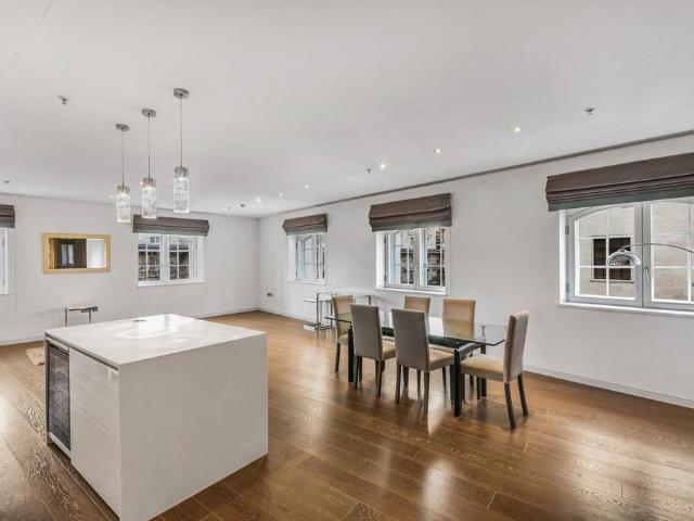 Flat for sale in St Clement Danes, Greater London