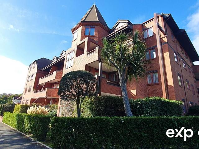 Flat for sale in Canford Cliffs, Poole