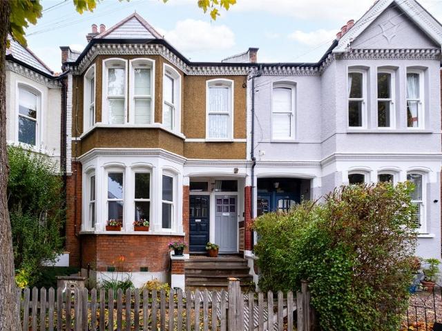 Flat for sale in London Borough of Lambeth, Greater London
