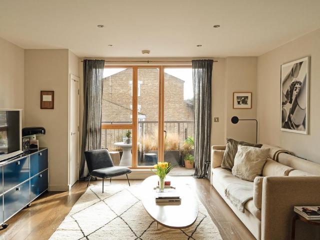 Flat for sale in Camberwell, Greater London