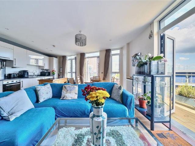 Flat for sale in Alperton, Greater London
