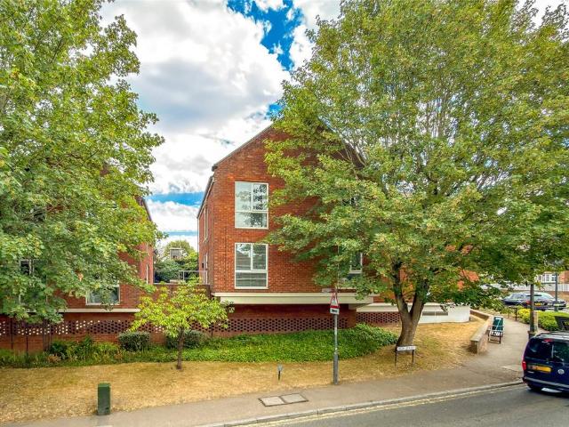 Flat for sale in Five Acres, Hertfordshire