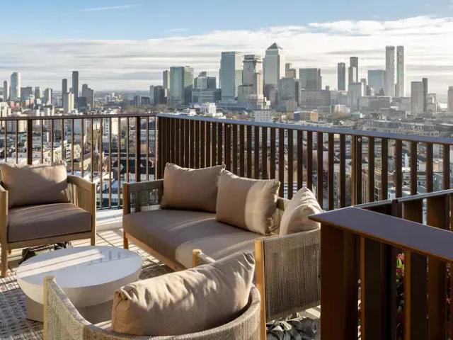 Flat for sale in Bromley-by-Bow, Mile End