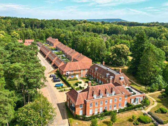 Flat for sale in Littlecote, West Sussex